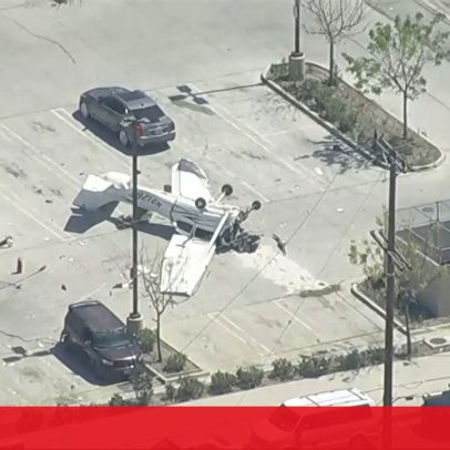 Avioneta despenha-se em parque de estacionamento em Los Angeles