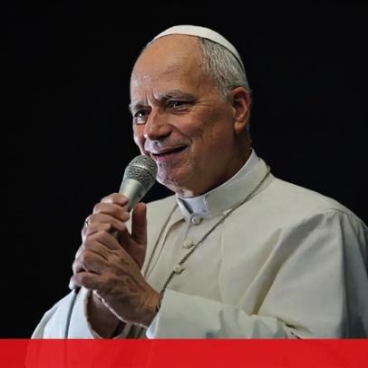 Papa Leão XIV homenageia Francisco no 1º aniversário da morte do ex-líder