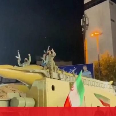 Irão exibe mísseis balísticos durante protesto em Teerã