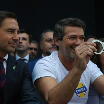 Algemas associadas a André Ventura disponíveis em sex shops