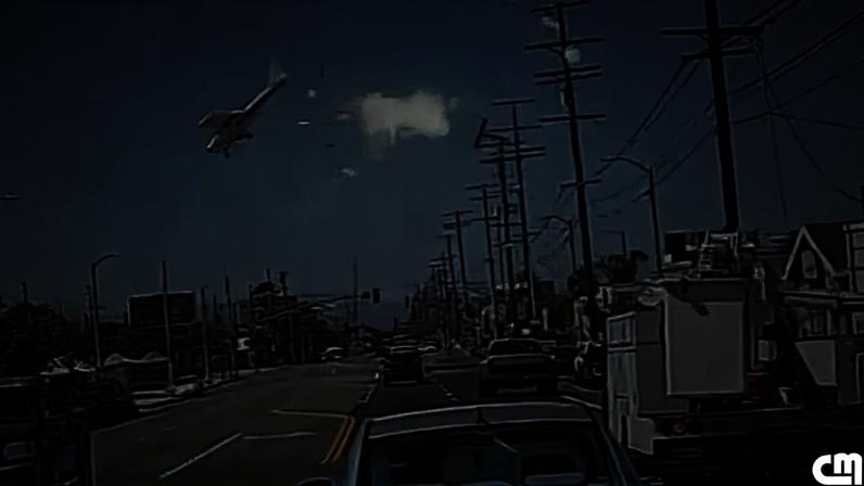 Avioneta embate em poste de alta tensão e cai em Los Angeles