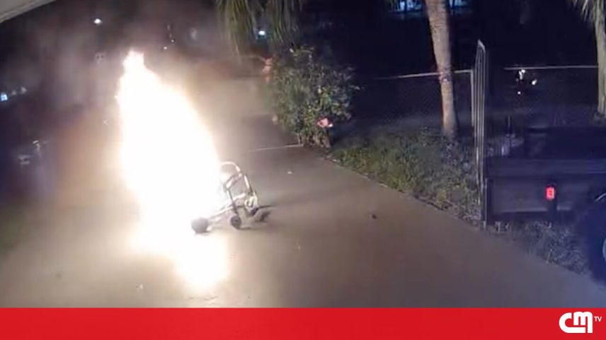 Cadeira de rodas eléctrica explode à porta de casa na Flórida