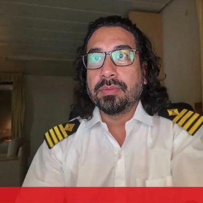 Capitão de navio no Estreito de Ormuz relata tensão após 54 dias retido