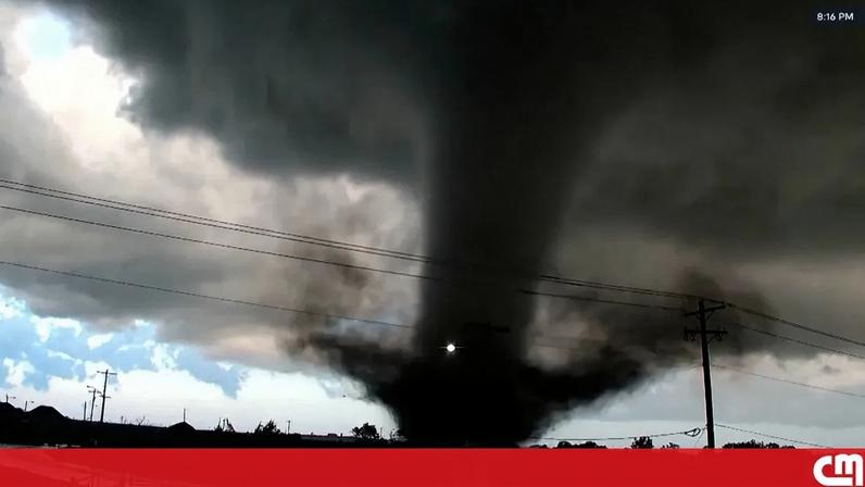 Imagens impressionantes mostram tornado a atingir o estado norte-americano do Oklahoma