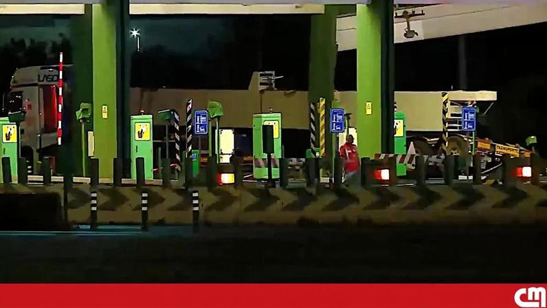 Camião embate contra estrutura da Via Verde na A1 em Alverca