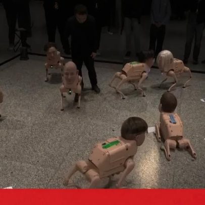 Instalação com cães robôs de Musk, Zuckerberg e Bezos viraliza