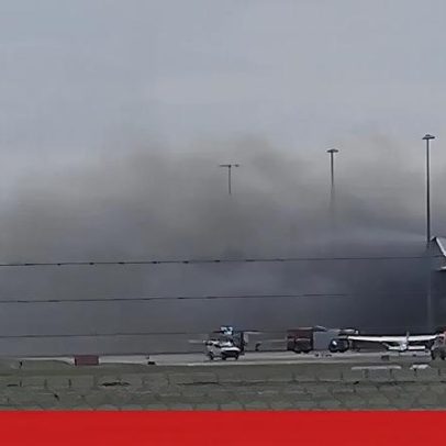 Dois mortos e feridos após avião colidir com hangar em aeroporto australiano