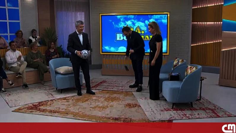 José Luís Carneiro faz toques na bola em direto no Olá, Bom Dia!