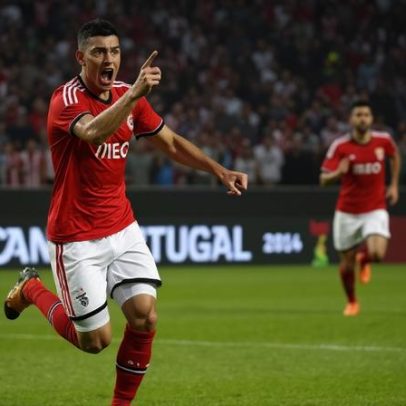 Óscar Cardozo encerra carreira aos 42 anos, antiga estrela do Benfica
