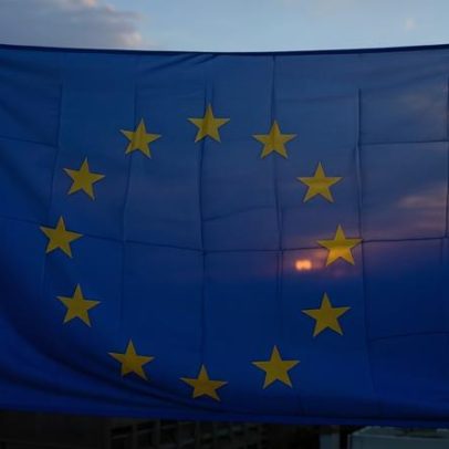 Excedente da balança comercial da zona euro cai para 11,5 mil milhões