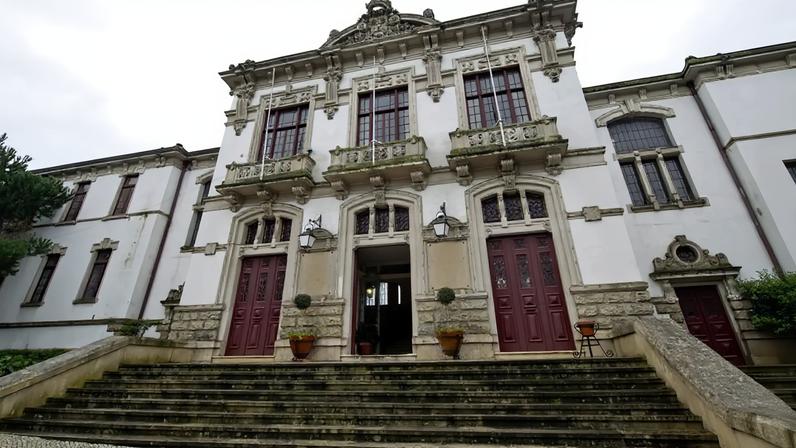 Câmara Municipal de Leiria, Fachada, Edíficio