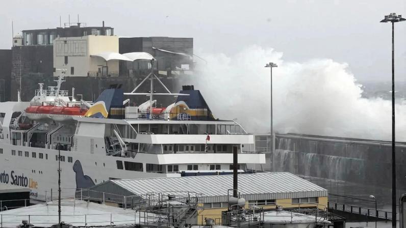Capitania do Funchal estende aviso de agitação marítima até quarta-feira