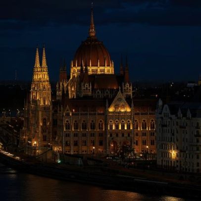 Bruxelas envia delegação a Budapeste para iniciar contactos com novo governo