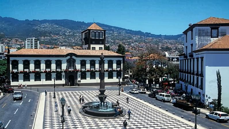 Penas foram aplicadas pelo Juízo Central Criminal do Funchal.