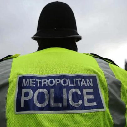 Guarda-costas do presidente da câmara de Londres deixam saco com armas na rua