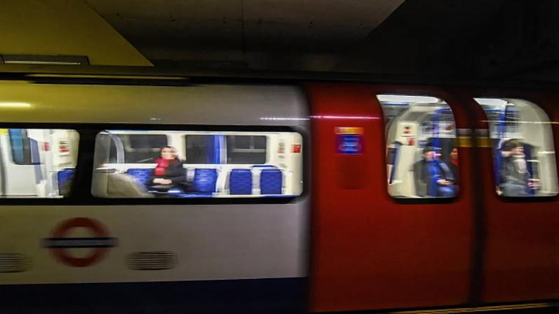 Estação de metro em Londres evacuada por suspeita de fuga de gás
