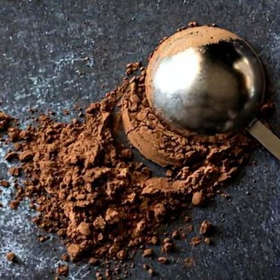 Cacau chega a quase 3 mil euros por tonelada com tensões geopolíticas