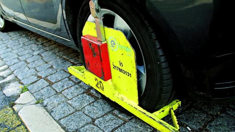 Detido por partir bloqueador da EMEL com rebarbadora