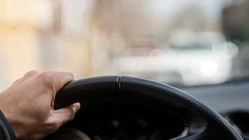 Aprender a conduzir com tutor é visto como retrocesso e risco rodoviário