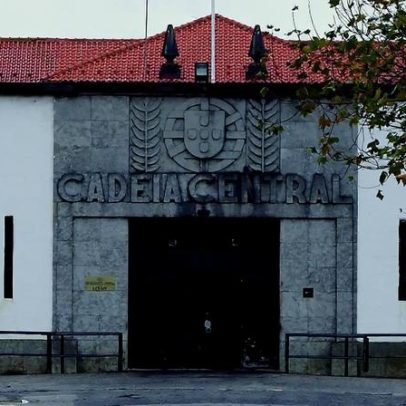 Recluso encaminhado ao hospital para expelir droga