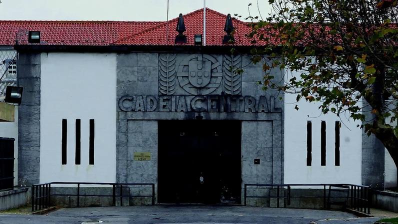 Recluso encaminhado ao hospital para expelir droga