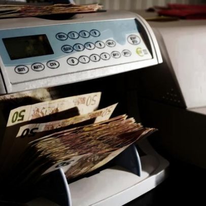 França corta despesa pública em 6 mil milhões para compensar custos da guerra