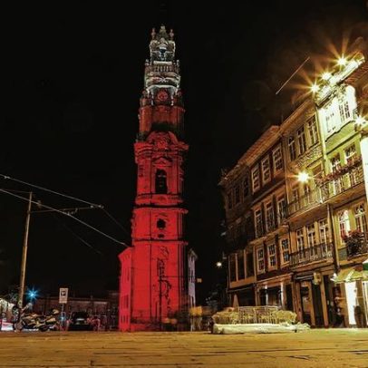 Relógio da Torre dos Clérigos, no Porto, permanece parado há dias