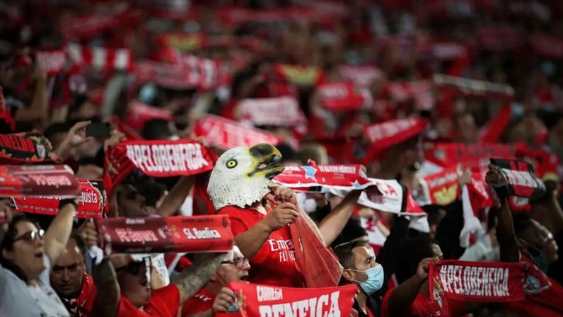 Adeptos: luz intermitente nas bancadas