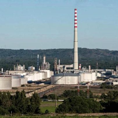 China exige que refinarias privadas mantenham produção a todo o custo