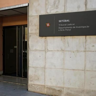 Filho condenado a 22 anos por homicídio de mãe pela fome; nora recebe 20 anos