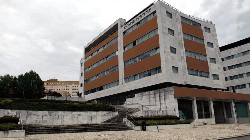 Trio suspeito de assaltar casa de idoso começa a ser julgado na Feira