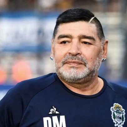 Médico afirma inocência em julgamento pela morte de Maradona