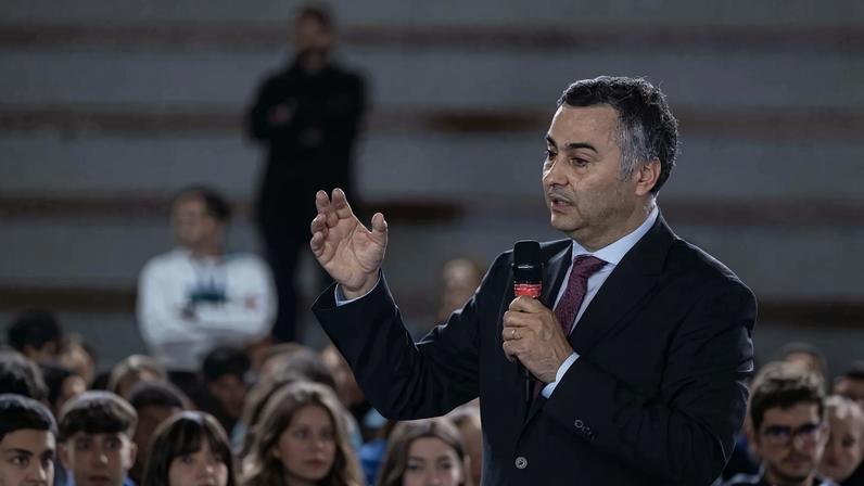 Ministro da Educação afirma que 10 mil professores do Norte não podem vir para Lisboa