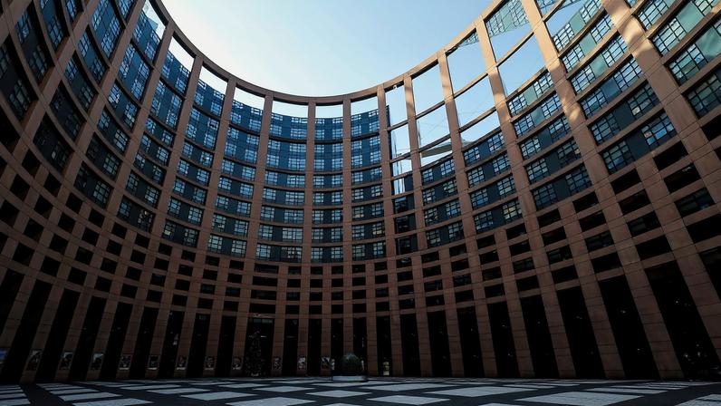 Bruxelas apresenta medidas para mitigar impacto da guerra nos preços da energia