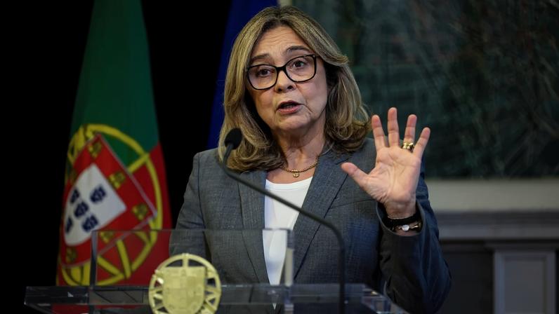 Hospital de Santo António recorre a ministra para isentar médico de registo de ponto