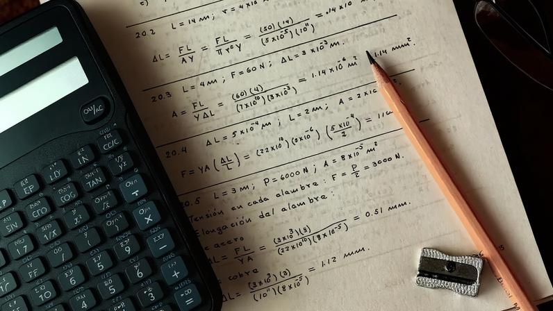 IA chinesa resolve problema matemático sem intervenção humana