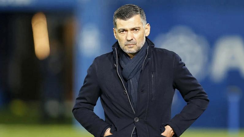 Al Ittihad de Sérgio Conceição perde em casa diante do Neom