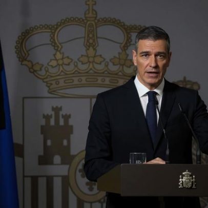 Pedro Sánchez apresenta Espanha a investidores chineses em Pequim