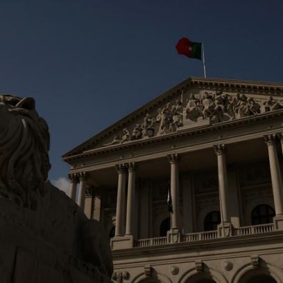 Parlamento aprova alargamento dos tempos de antena em rádios locais