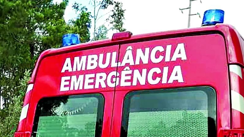 Parte de claraboia cai e mulher fica ferida em Braga