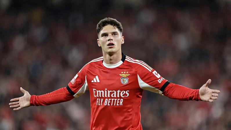 Benfica investe mais de 100 milhões em jogadores para despachar