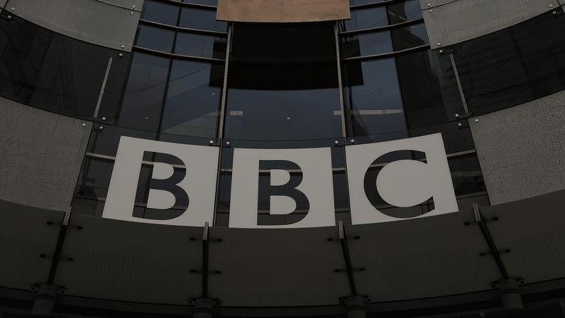 BBC anuncia corte de 10% de empregos, até 2 mil postos em três anos