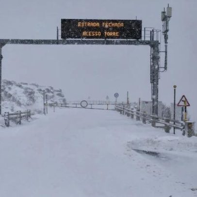 Queda de neve fecha estrada no maciço central da Serra da Estrela