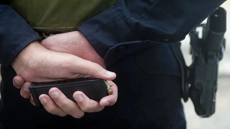 PSP com pistola e carregador