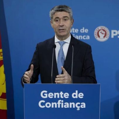 José Luís Carneiro acusa Governo de asfixia democrática