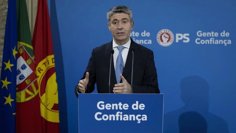 José Luís Carneiro acusa Governo de asfixia democrática