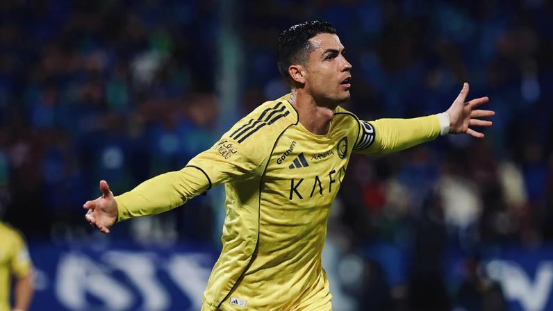 Ronaldo marca com assistência de Félix e Al Nassr vence como líder