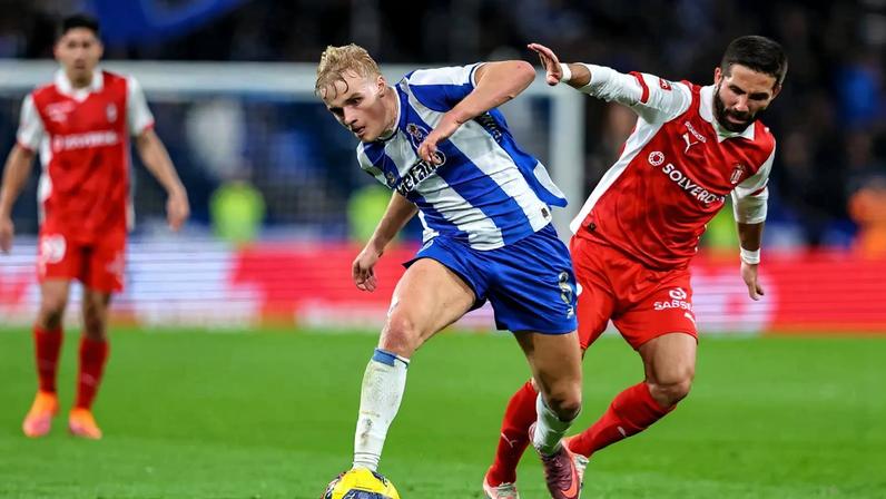 Futebolista do FC Porto compete com jogador do SC Braga