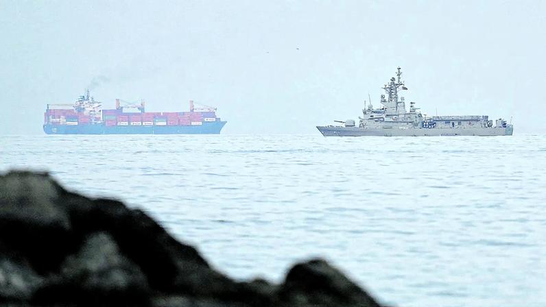 Mais de 200 petroleiros aguardam passagem pelo Estreito de Ormuz