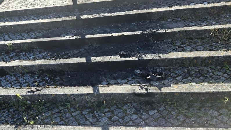 Corpo carbonizado encontrado em Almada